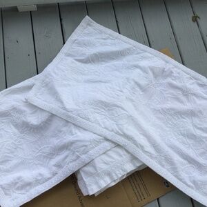 Nobel Excellence King Size Bedskirt and 2 King Shams, White